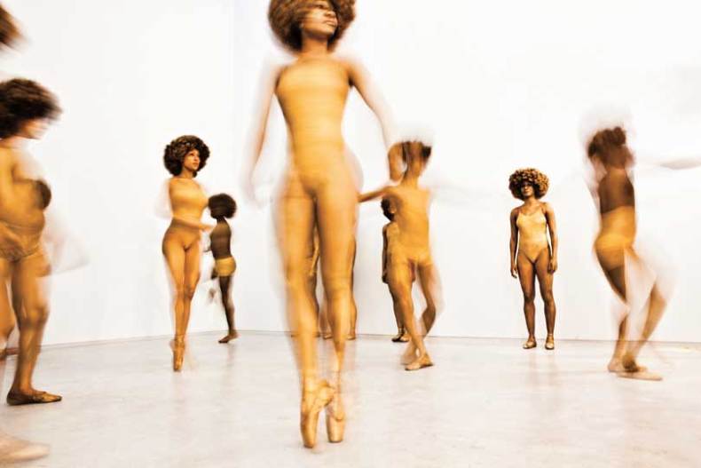 (still; 2011), Lorna Simpson
