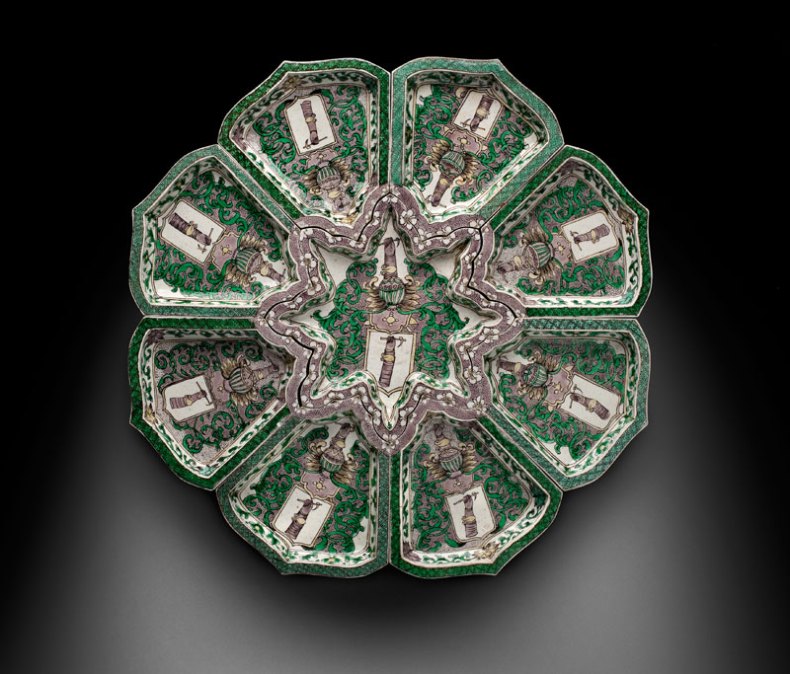 Sweetmeat set with the coat of arms of Johannes Camphuys (1671–1690), Jingdezhen, China.
