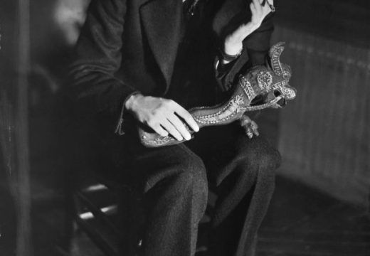 Andre Malraux holding a Khmer sculpture, Photo: © Bettmann/Getty Images