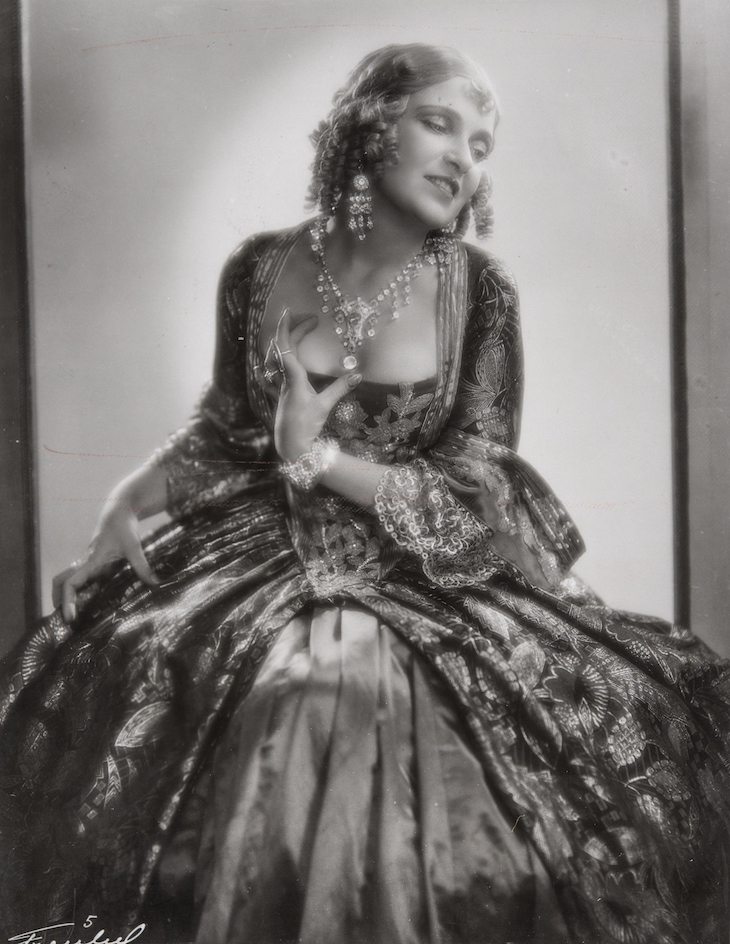 Olga Baclanova as Duchess Josiana in The Man Who Laughs (1928).