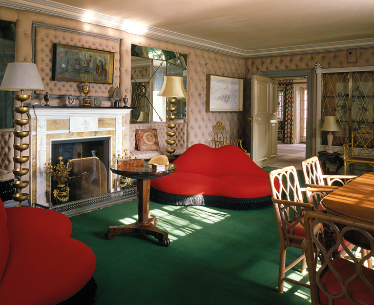 The drawing room at Monkton House, featuring a pair of 'Lips' sofas (1938–39) and 'Champagne standard lamps (1938) designed by Salvador Dalí and Edward James (photo: 2006).
